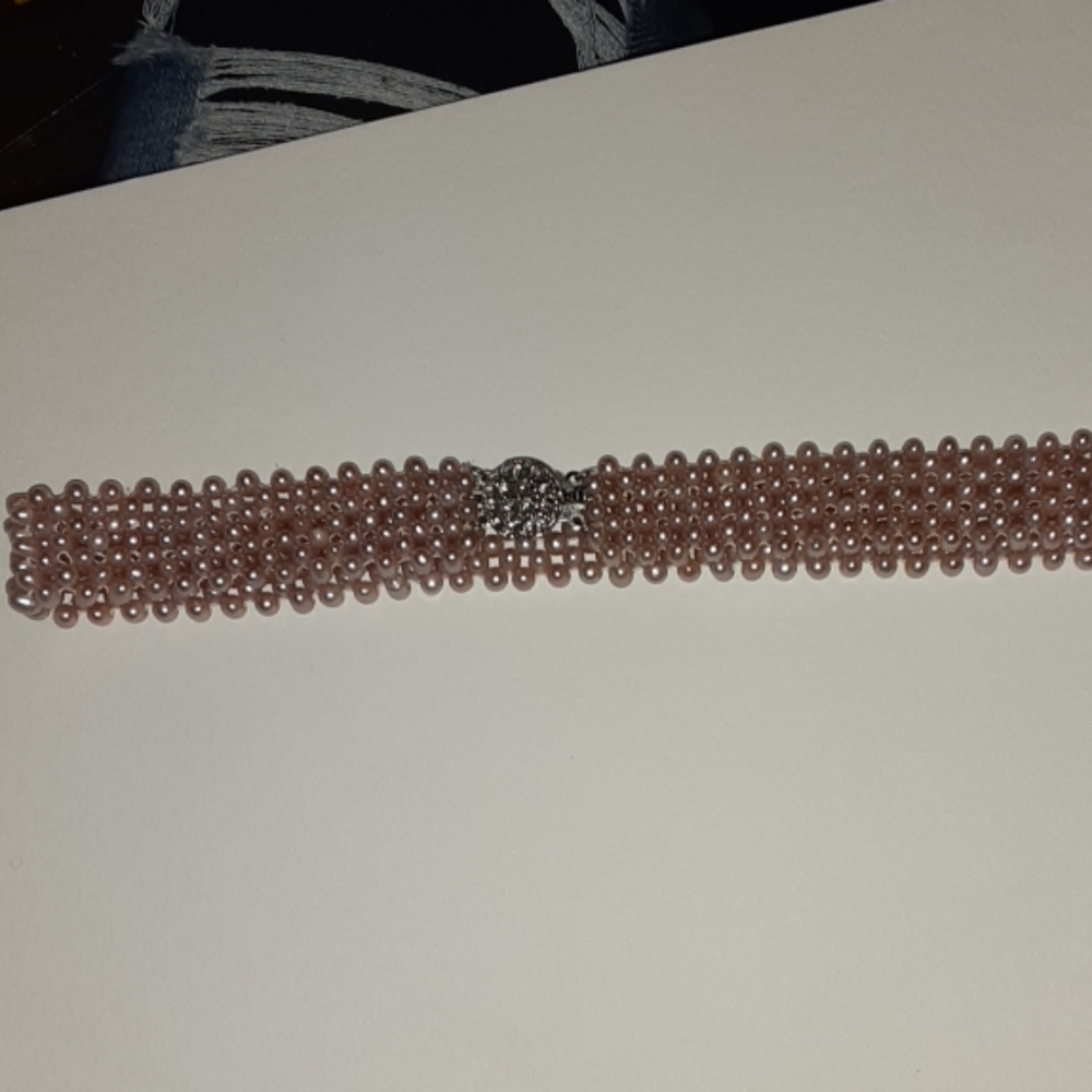 Pearl chocker